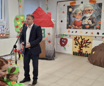 Aktuality / Október - mesiac úcty k starším v obci Pakostov - foto